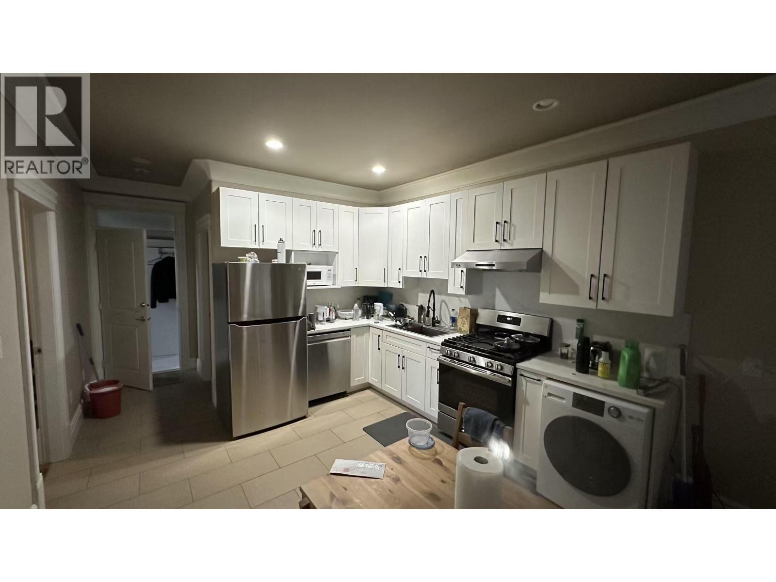 Ground Level 6661 Aubrey St, Burnaby, British Columbia  V5B 2E3 - Photo 4 - R3121648