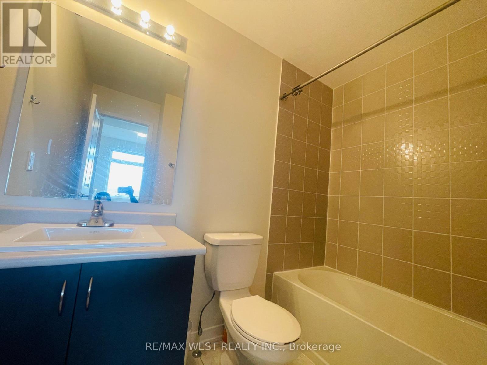 216 - 2550 Castlegate Crossing Drive, Pickering, Ontario  L1X 0G4 - Photo 10 - E13106894