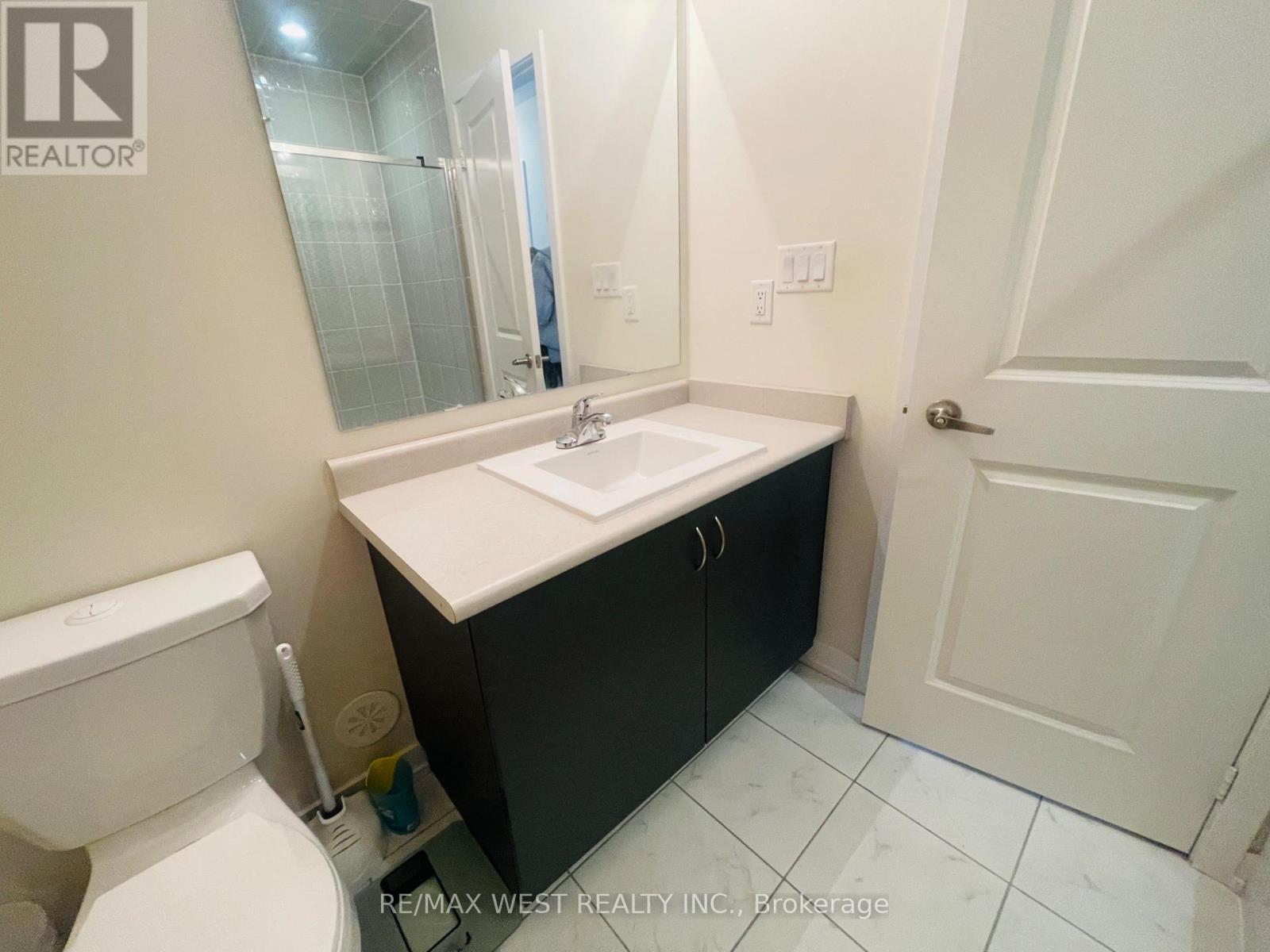 216 - 2550 Castlegate Crossing Drive, Pickering, Ontario  L1X 0G4 - Photo 13 - E13106894