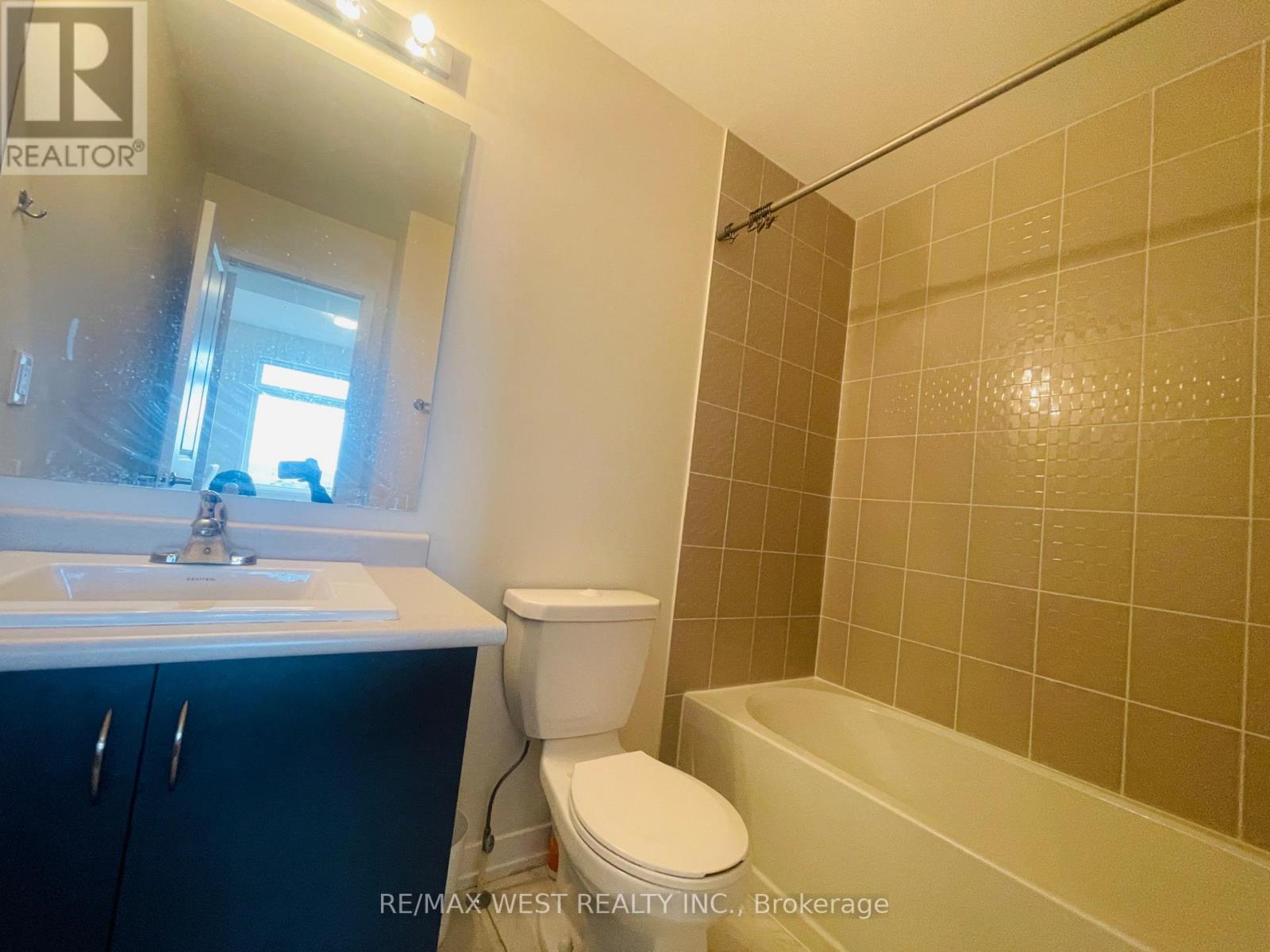 216 - 2550 Castlegate Crossing Drive, Pickering, Ontario  L1X 0G4 - Photo 17 - E13106894