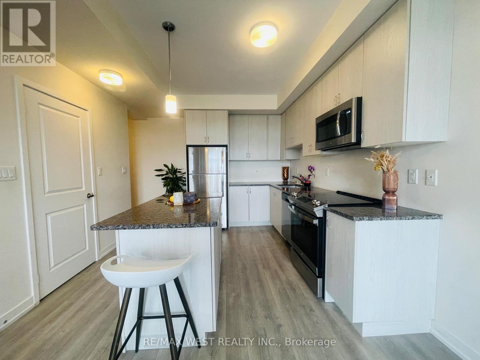 216 - 2550 Castlegate Crossing Drive, Pickering, Ontario  L1X 0G4 - Photo 3 - E13106894