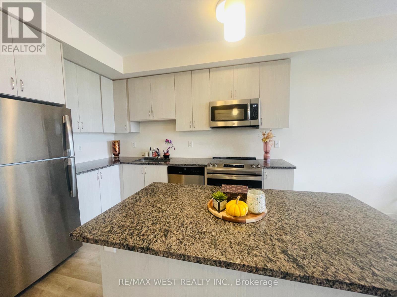 216 - 2550 Castlegate Crossing Drive, Pickering, Ontario  L1X 0G4 - Photo 5 - E13106894