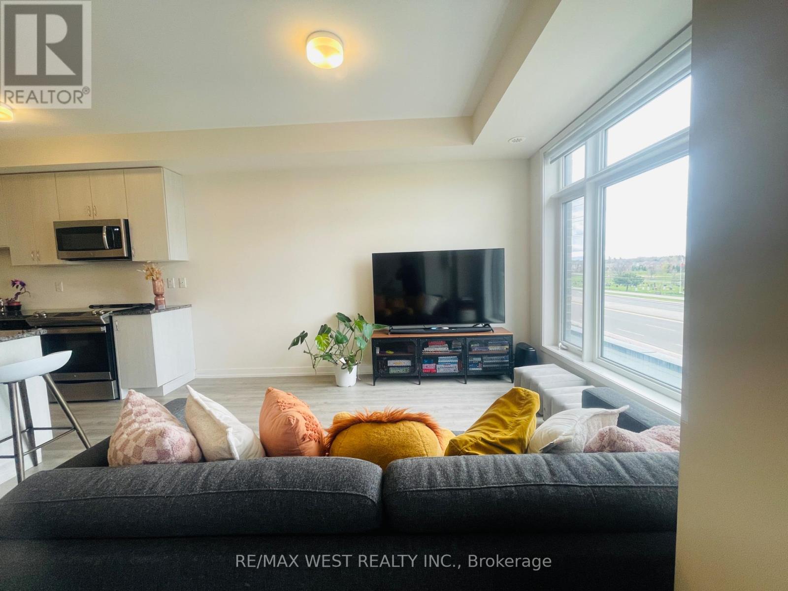 216 - 2550 Castlegate Crossing Drive, Pickering, Ontario  L1X 0G4 - Photo 7 - E13106894