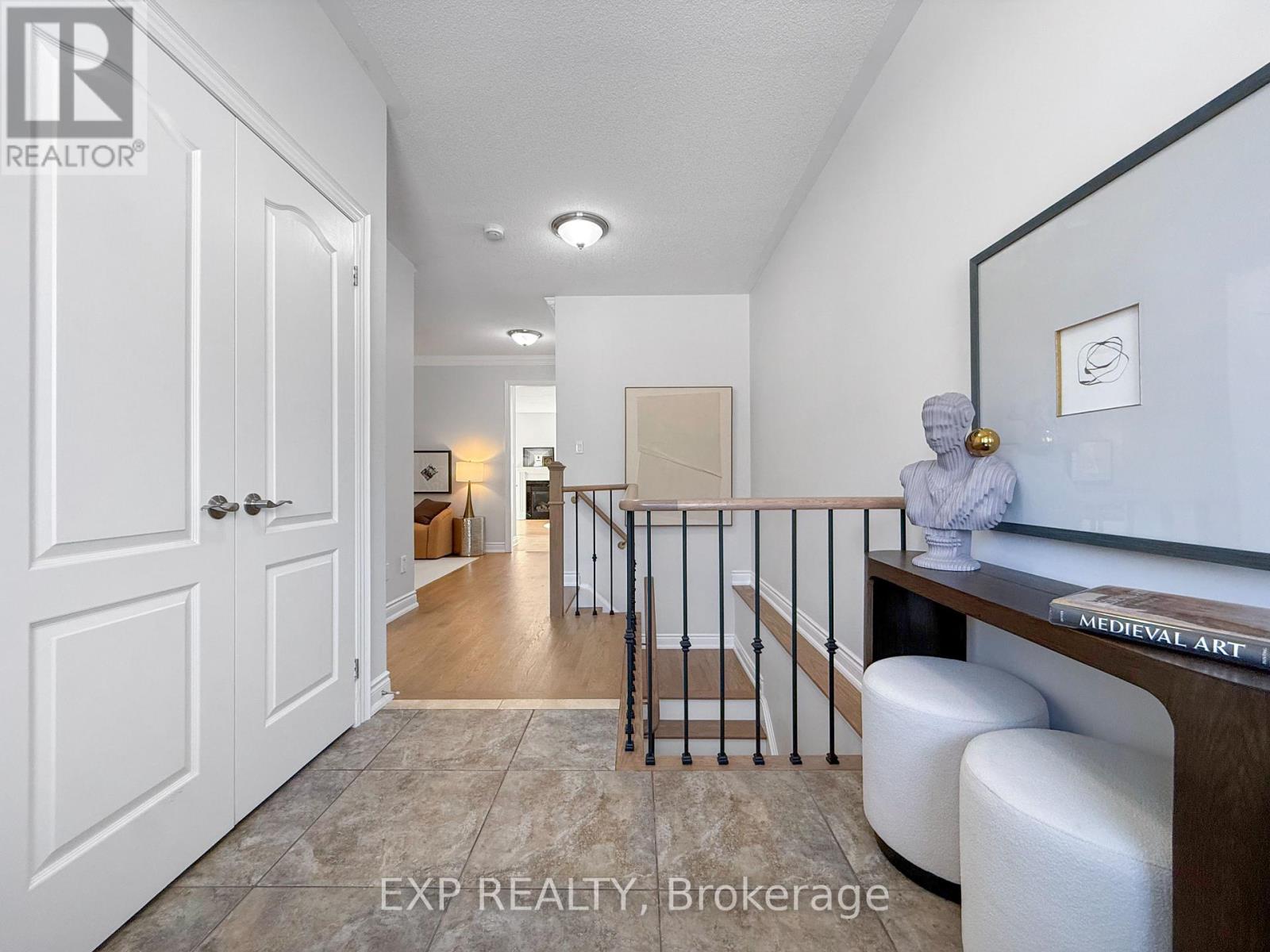 1082 Bob Scott Court, Newmarket, Ontario  L3X 3L7 - Photo 4 - N13106900