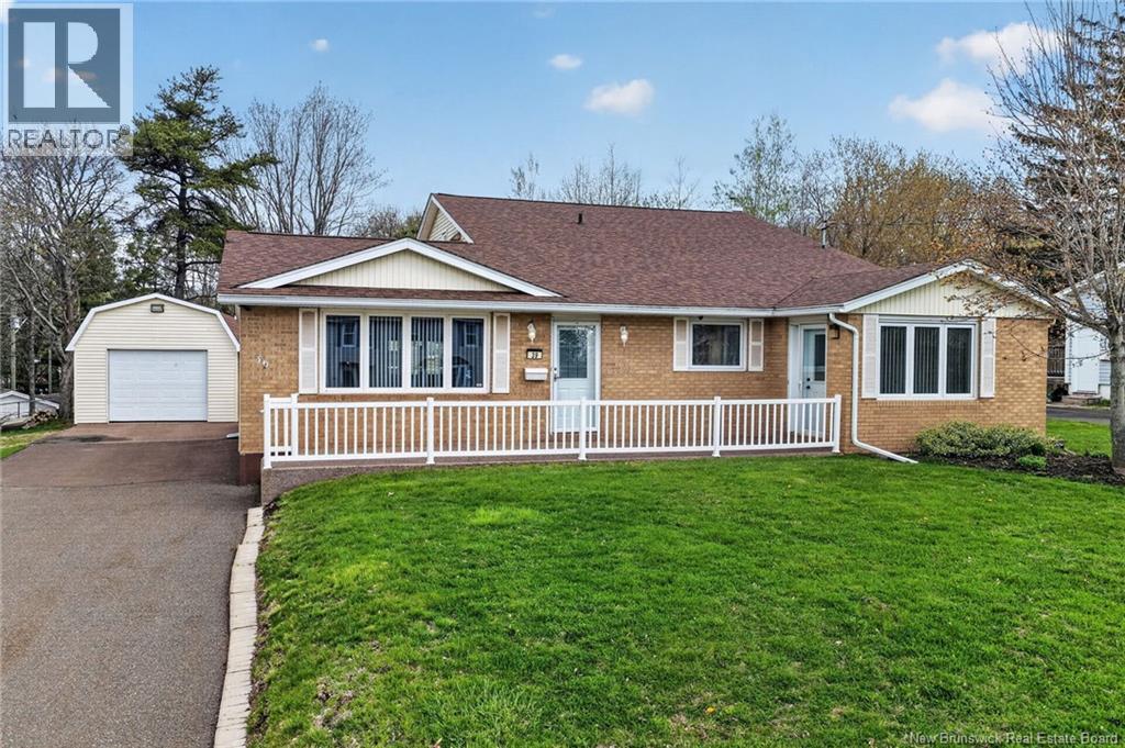 39 Glenwood Drive, Moncton, New Brunswick  E1A 2M8 - Photo 2 - NB136323