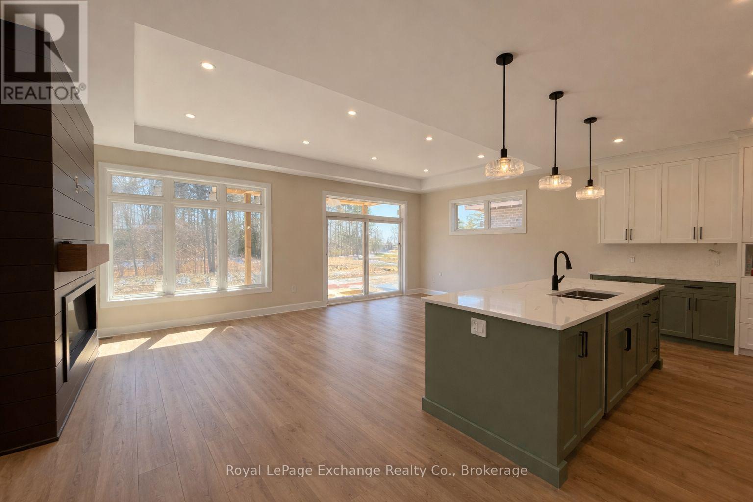 43 Mercedes Crescent, Kincardine, Ontario  N2Z 1G8 - Photo 2 - X12968042