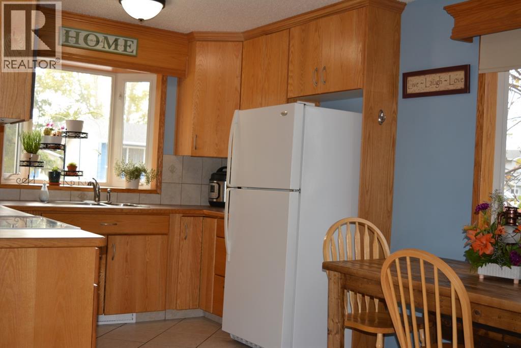 9714 77 Avenue, Peace River, Alberta  T8S 1C9 - Photo 11 - A2291367