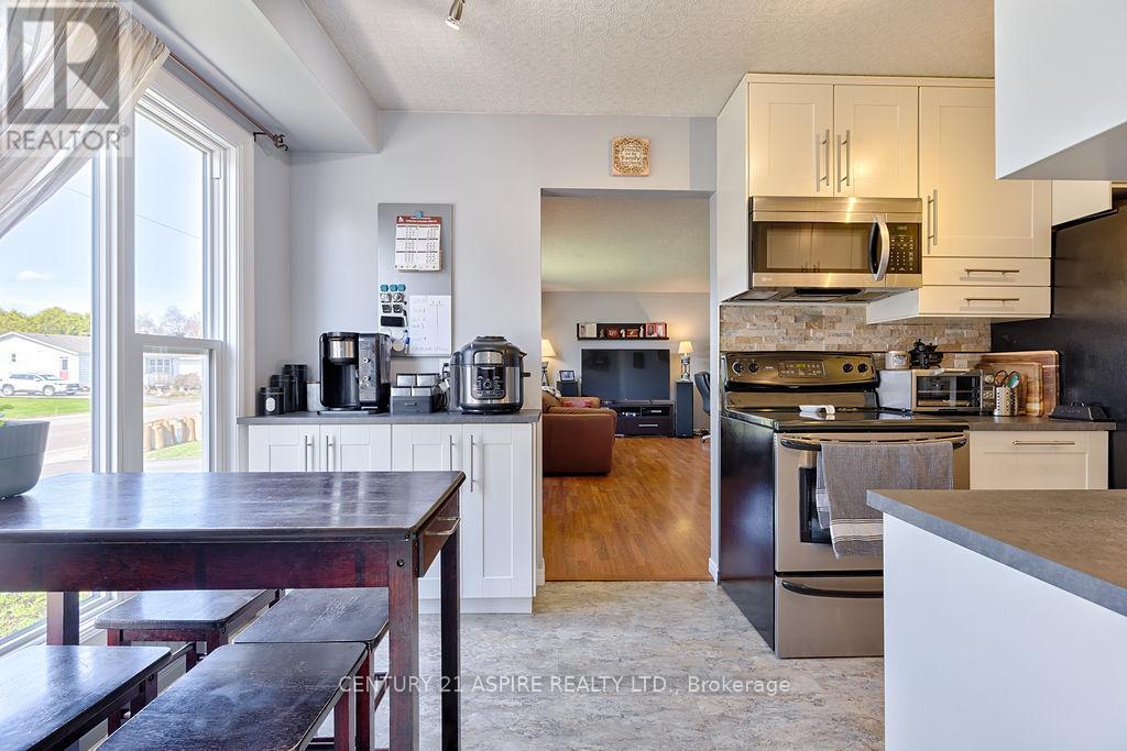 62 Herman Street, Petawawa, Ontario  K8H 1W2 - Photo 4 - X13106972