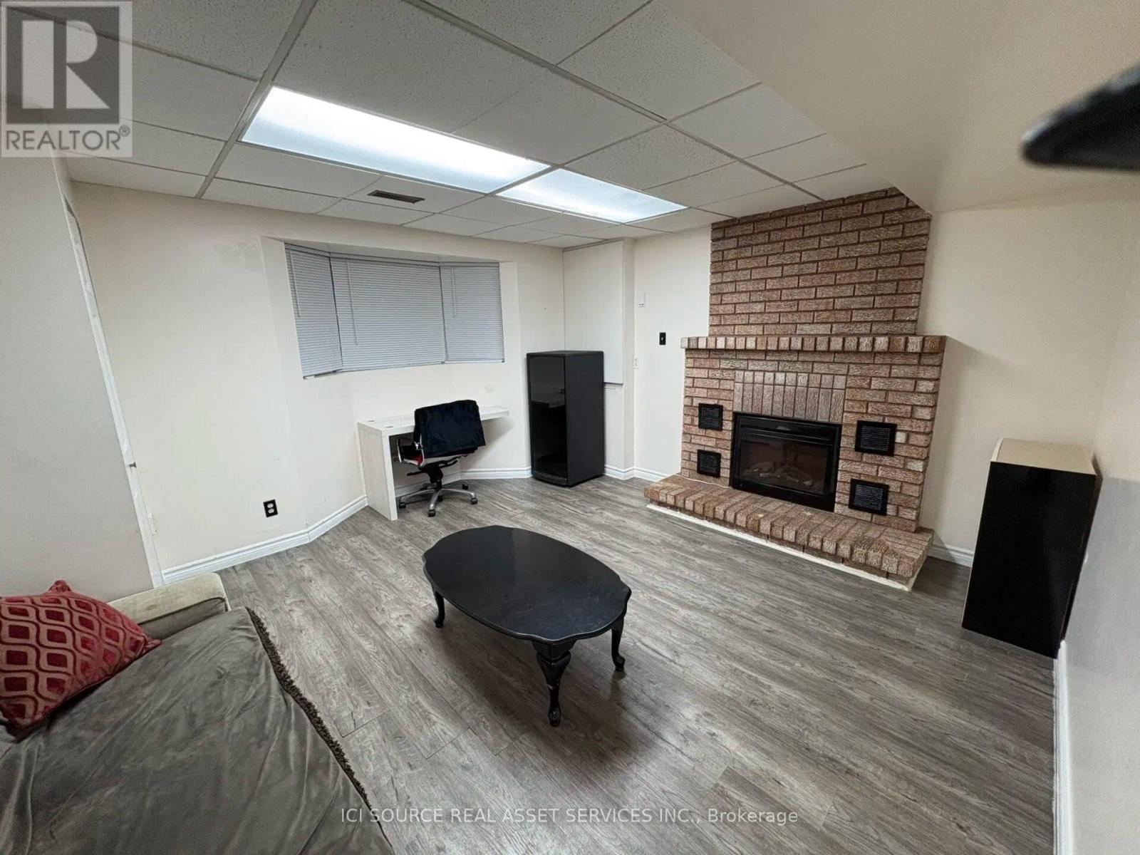 LOWER - 23 BROADBRIDGE DRIVE, Toronto, Ontario