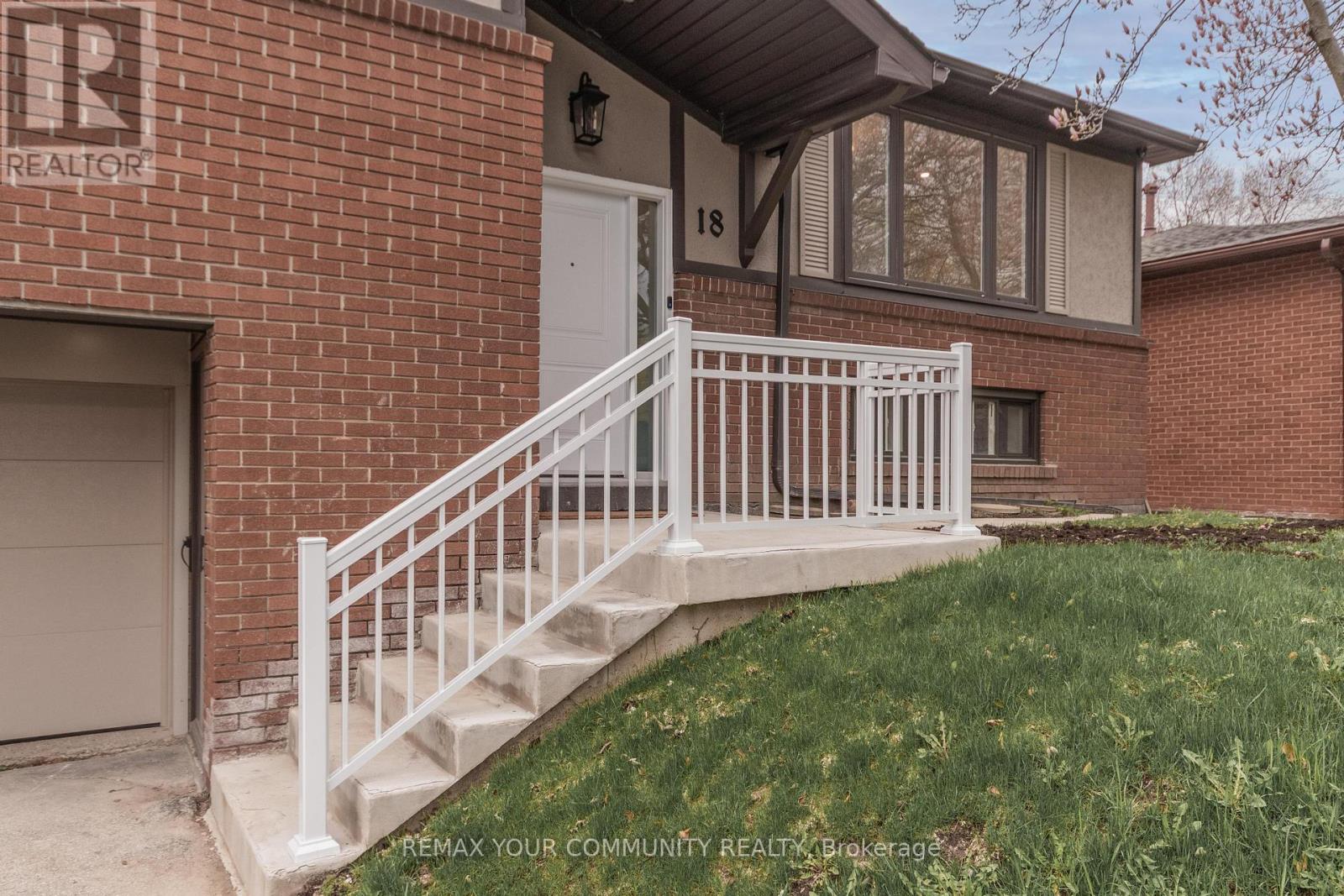 18 Ironshield Crescent, Markham, Ontario  L3T 3K7 - Photo 2 - N13106966