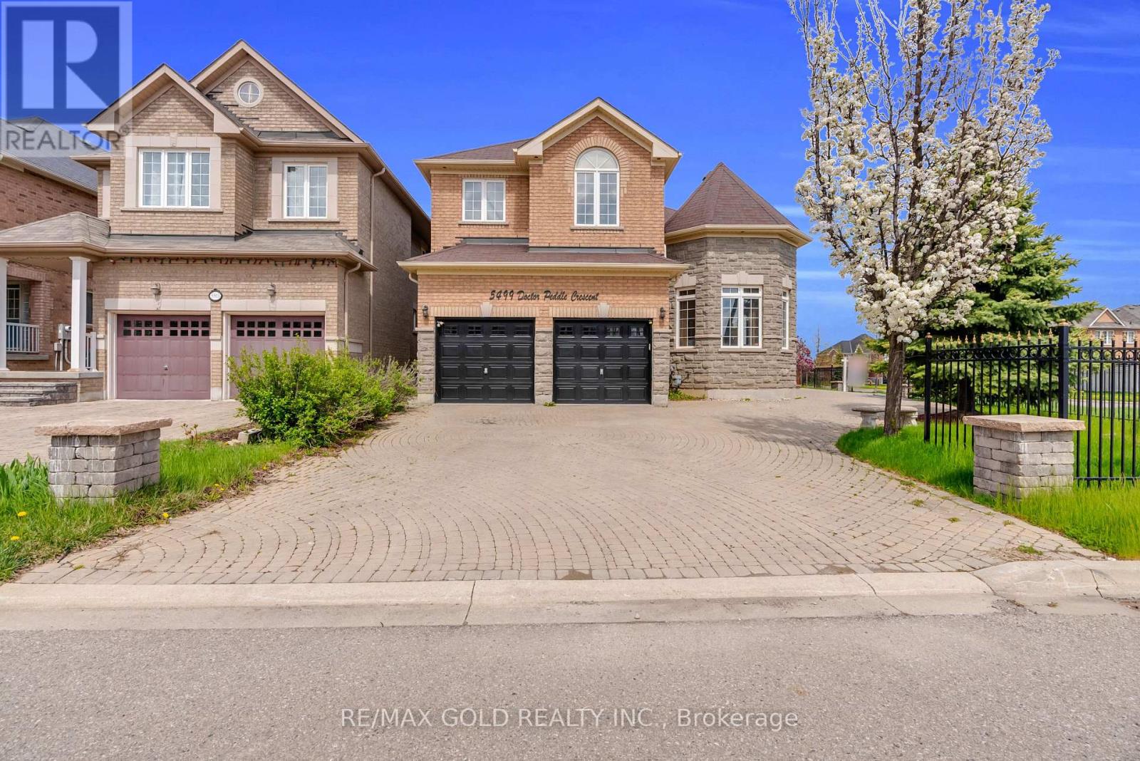 5499 DOCTOR PEDDLE CRESCENT, Mississauga, Ontario