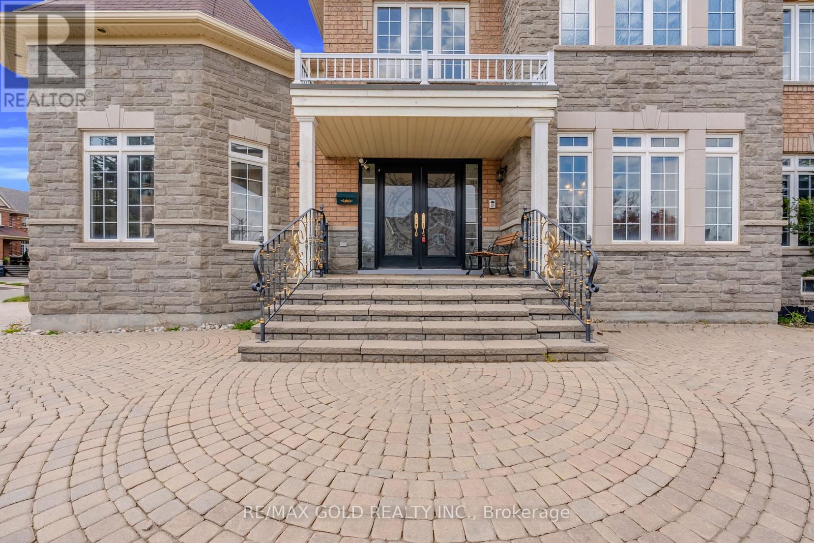 5499 Doctor Peddle Crescent, Mississauga, Ontario  L5M 0K7 - Photo 5 - W13106932