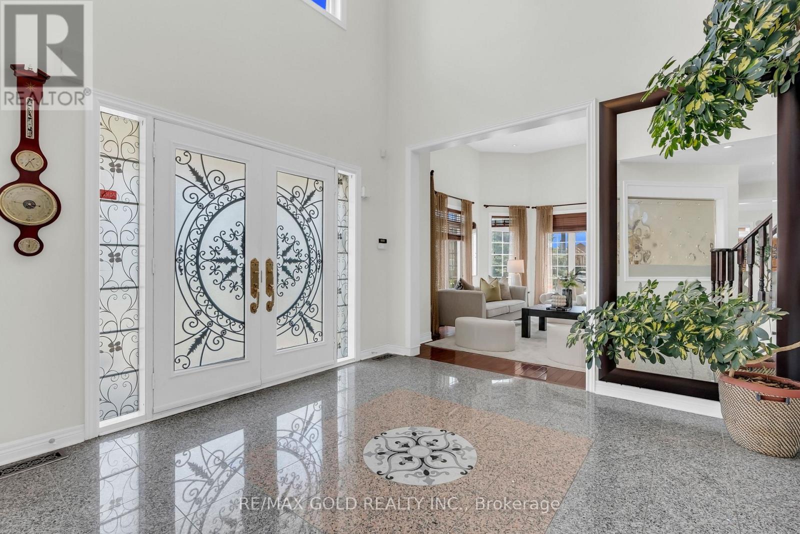 5499 Doctor Peddle Crescent, Mississauga, Ontario  L5M 0K7 - Photo 7 - W13106932