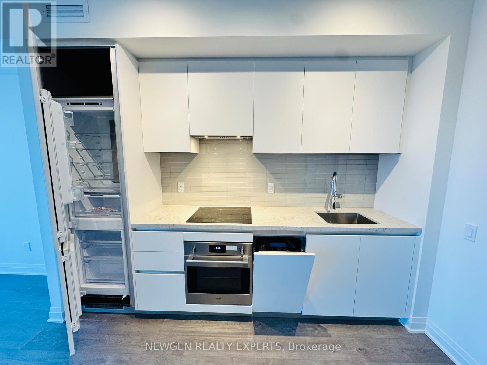 5611 - 4015 The Exchange, Mississauga, Ontario  L5B 1M7 - Photo 2 - W13107012