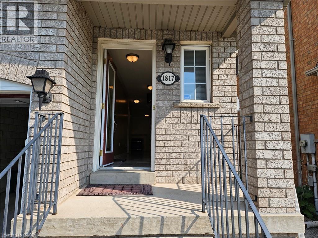 1817 Creek Way, Burlington, Ontario  L7L 6R1 - Photo 2 - 40828008