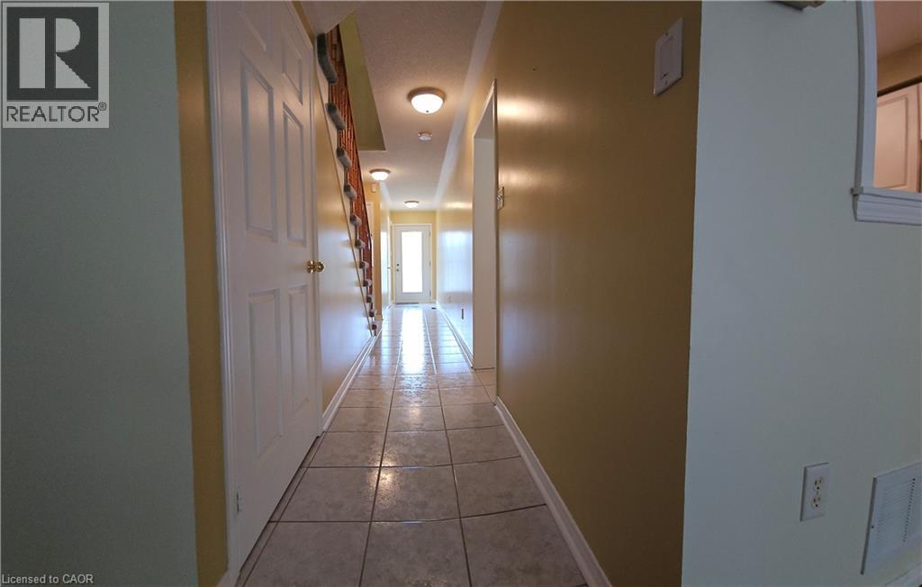 1817 Creek Way, Burlington, Ontario  L7L 6R1 - Photo 3 - 40828008