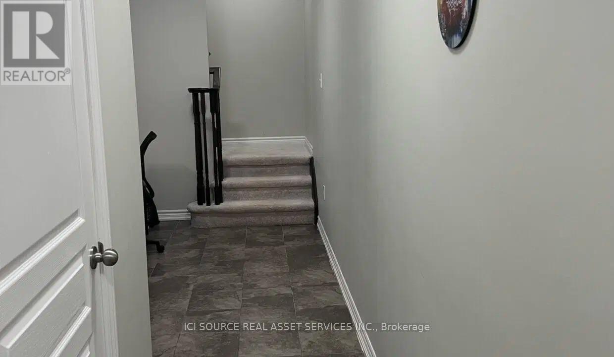 20 Savage Drive, Hamilton, Ontario  K2S 1B9 - Photo 2 - X13106952