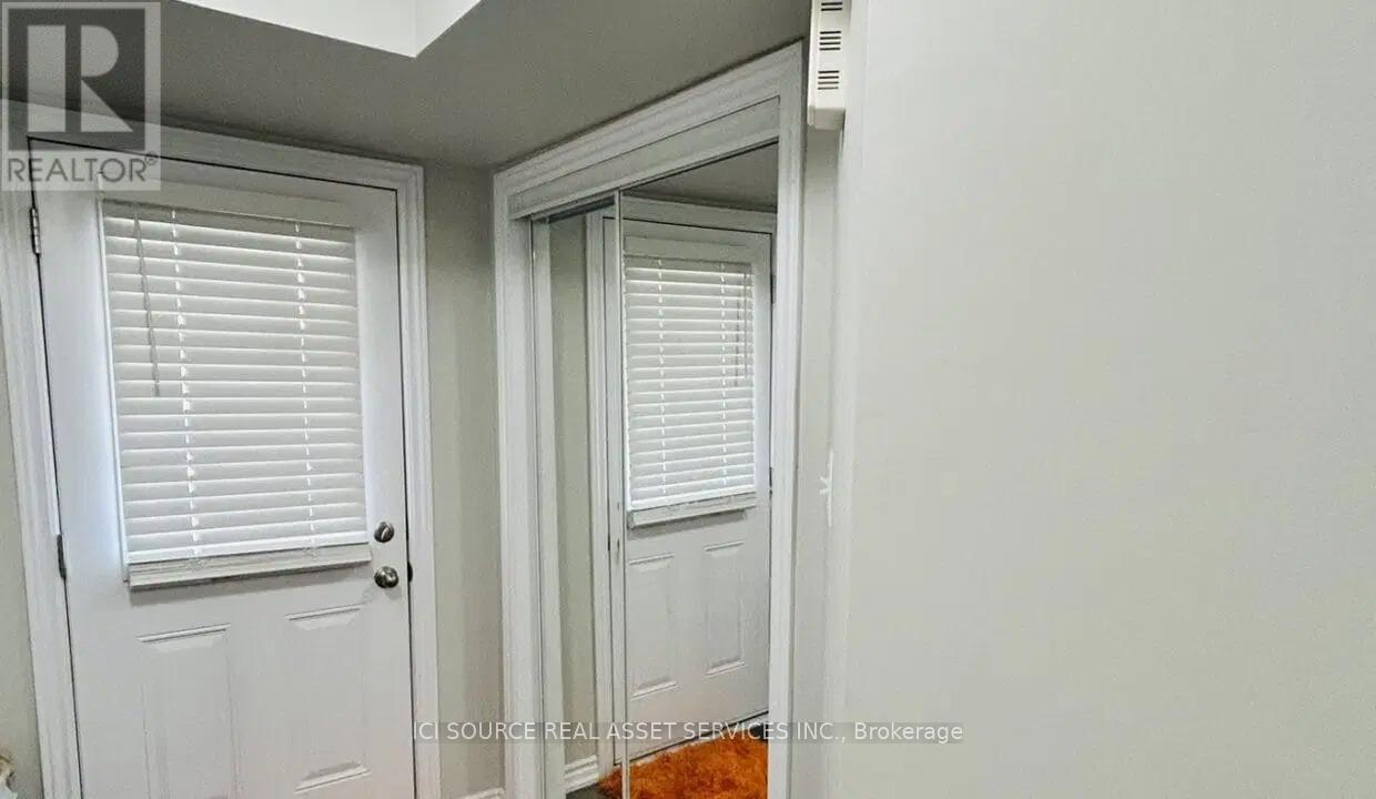 20 Savage Drive, Hamilton, Ontario  K2S 1B9 - Photo 3 - X13106952