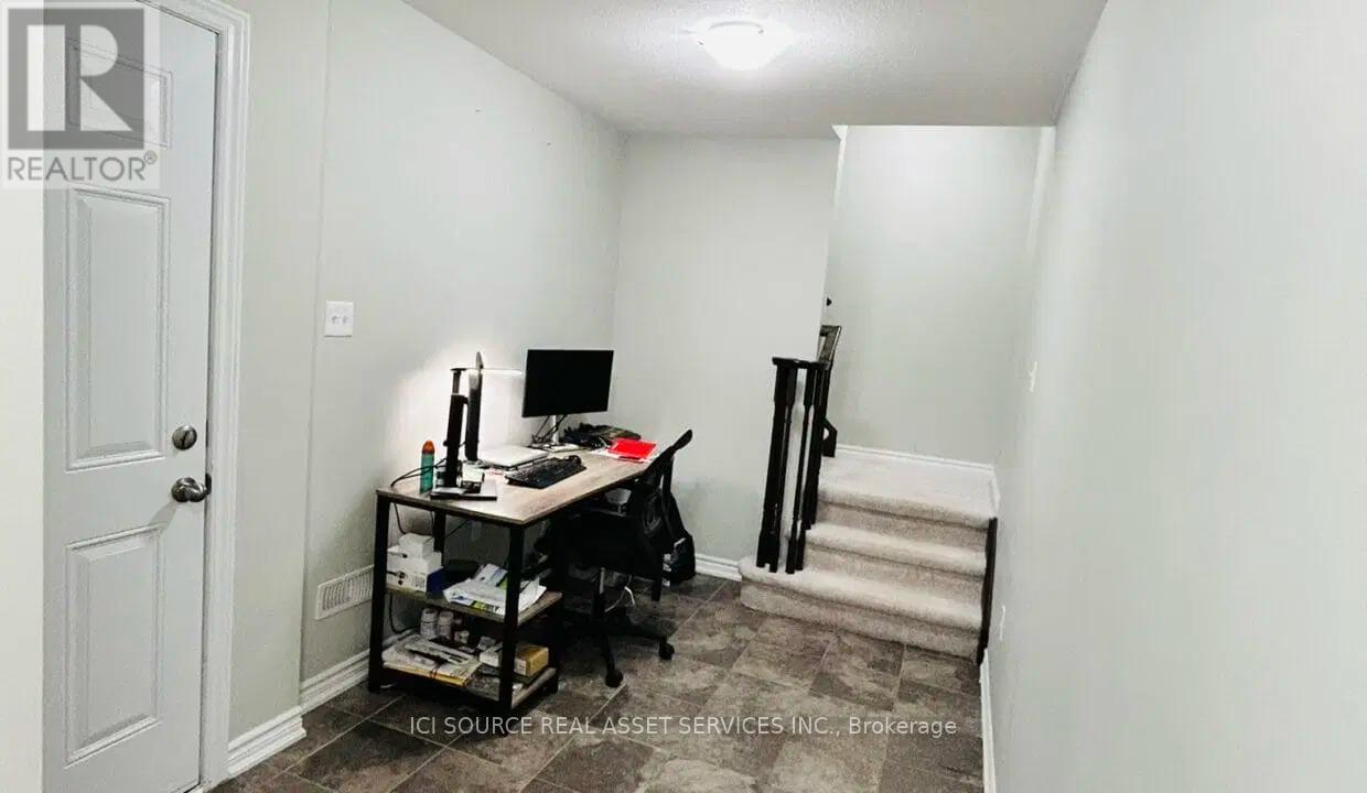 20 Savage Drive, Hamilton, Ontario  K2S 1B9 - Photo 4 - X13106952