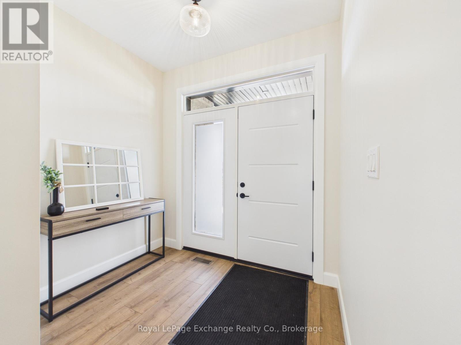 39 Mercedes Crescent, Kincardine, Ontario  N2Z 1G8 - Photo 2 - X12968044