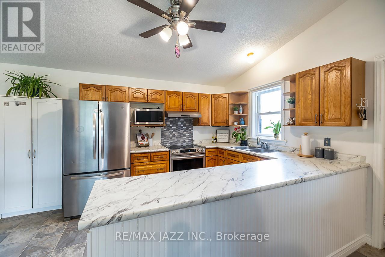 1632 Hwy 35 Highway, Kawartha Lakes, Ontario  L0B 1K0 - Photo 18 - X13098188