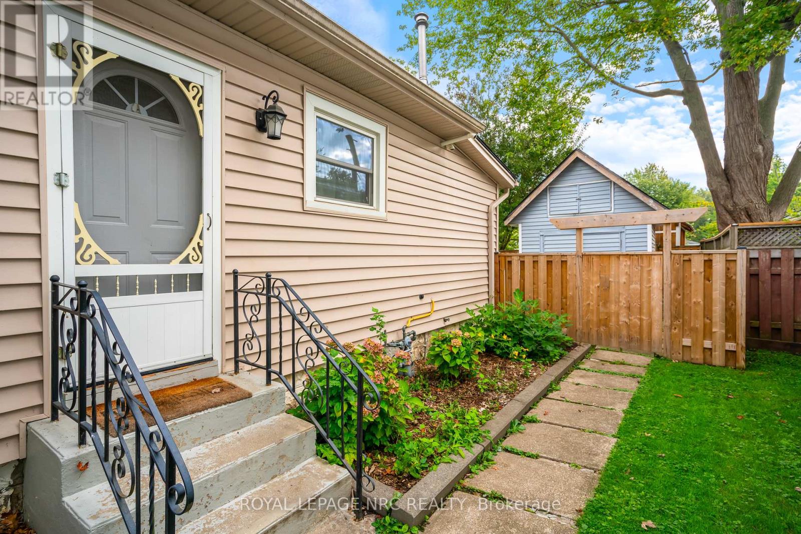 310 Eastwood Avenue, Fort Erie, Ontario  L0S 1B0 - Photo 5 - X13107052
