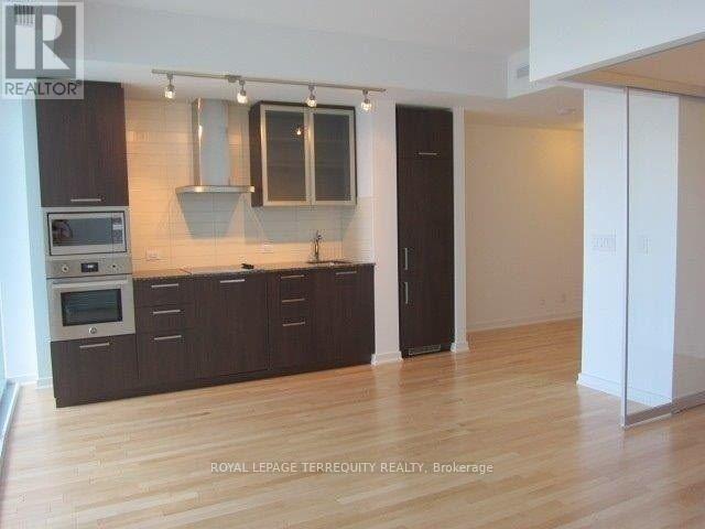 1407 - 14 York Street, Toronto, Ontario  M5J 0B1 - Photo 12 - C12820812