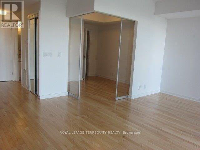 1407 - 14 York Street, Toronto, Ontario  M5J 0B1 - Photo 14 - C12820812
