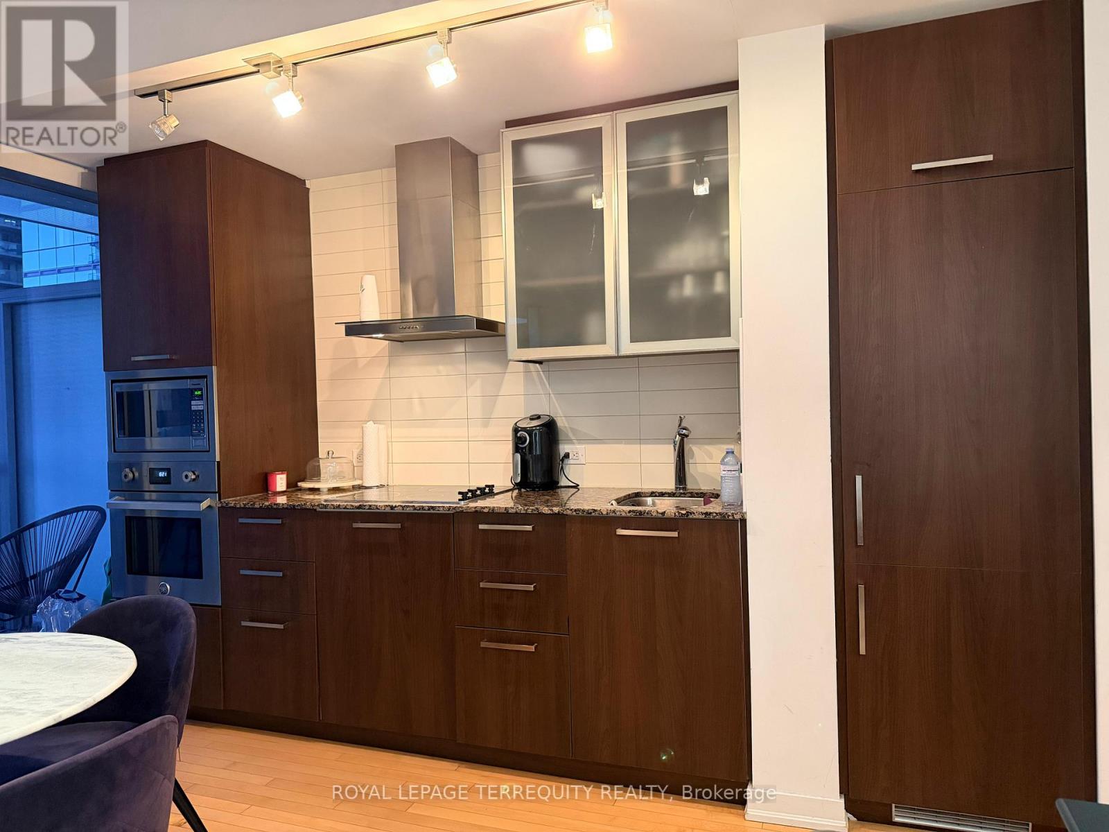 1407 - 14 York Street, Toronto, Ontario  M5J 0B1 - Photo 11 - C12820812