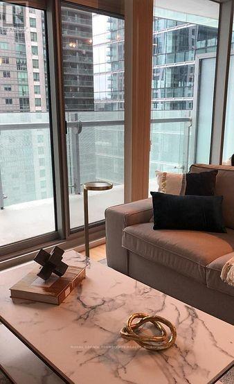 1407 - 14 York Street, Toronto, Ontario  M5J 0B1 - Photo 7 - C12820812