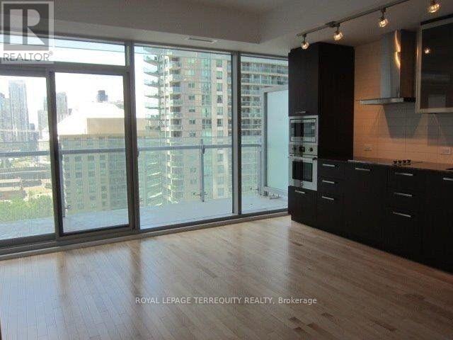 1407 - 14 York Street, Toronto, Ontario  M5J 0B1 - Photo 9 - C12820812