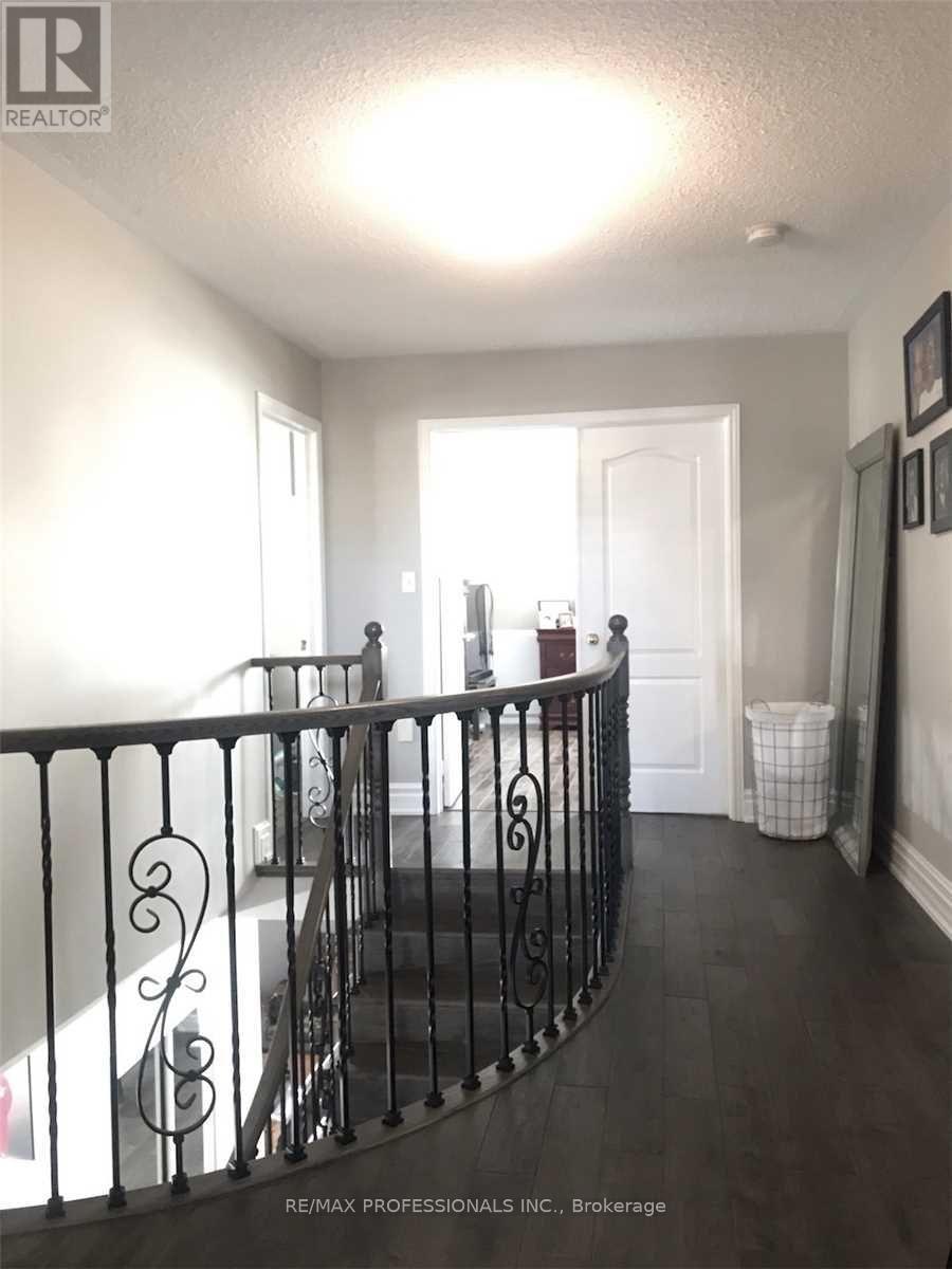 3895 Henrietta Way, Mississauga, Ontario  L5M 7Y4 - Photo 14 - W13093826