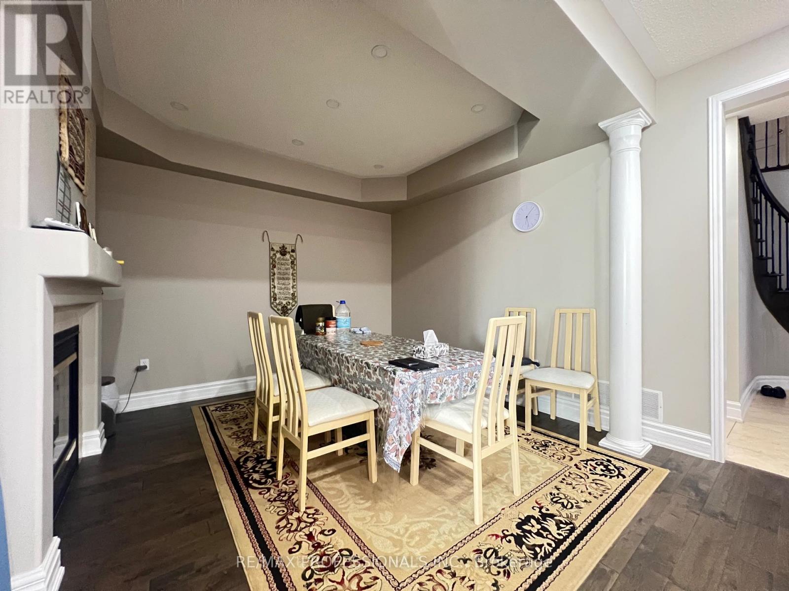 3895 Henrietta Way, Mississauga, Ontario  L5M 7Y4 - Photo 5 - W13093826