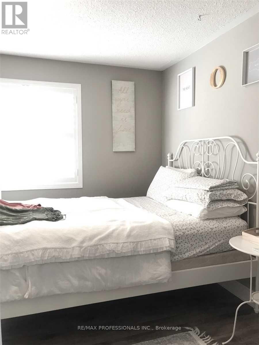 3895 Henrietta Way, Mississauga, Ontario  L5M 7Y4 - Photo 19 - W13093826