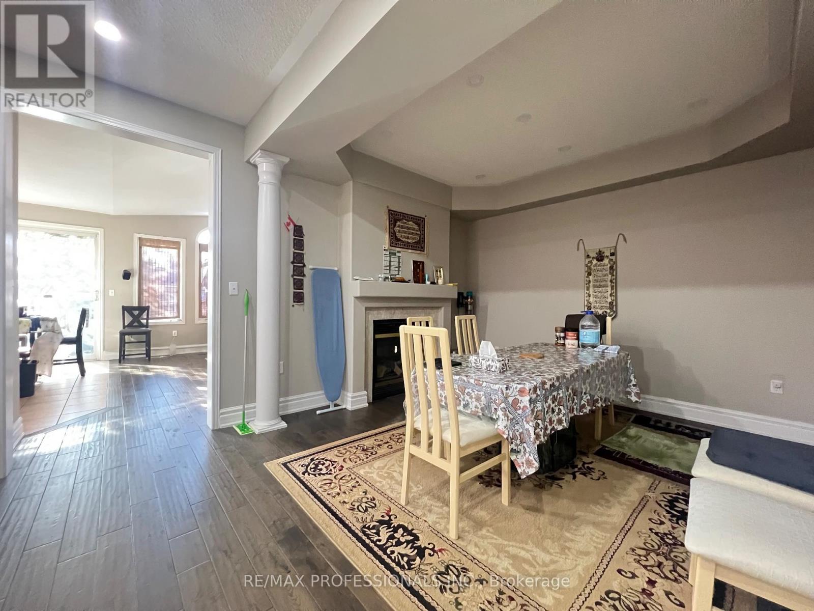 3895 Henrietta Way, Mississauga, Ontario  L5M 7Y4 - Photo 6 - W13093826