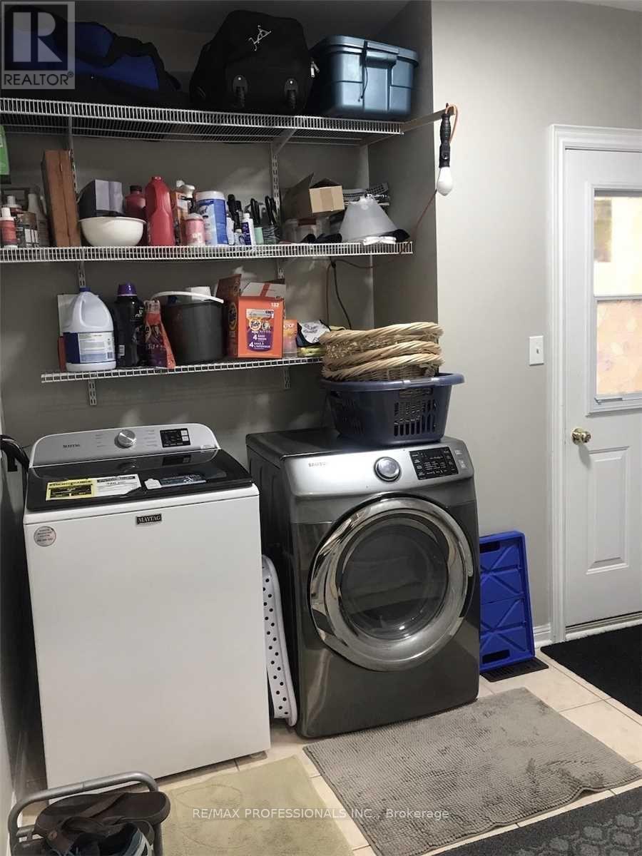 3895 Henrietta Way, Mississauga, Ontario  L5M 7Y4 - Photo 32 - W13093826