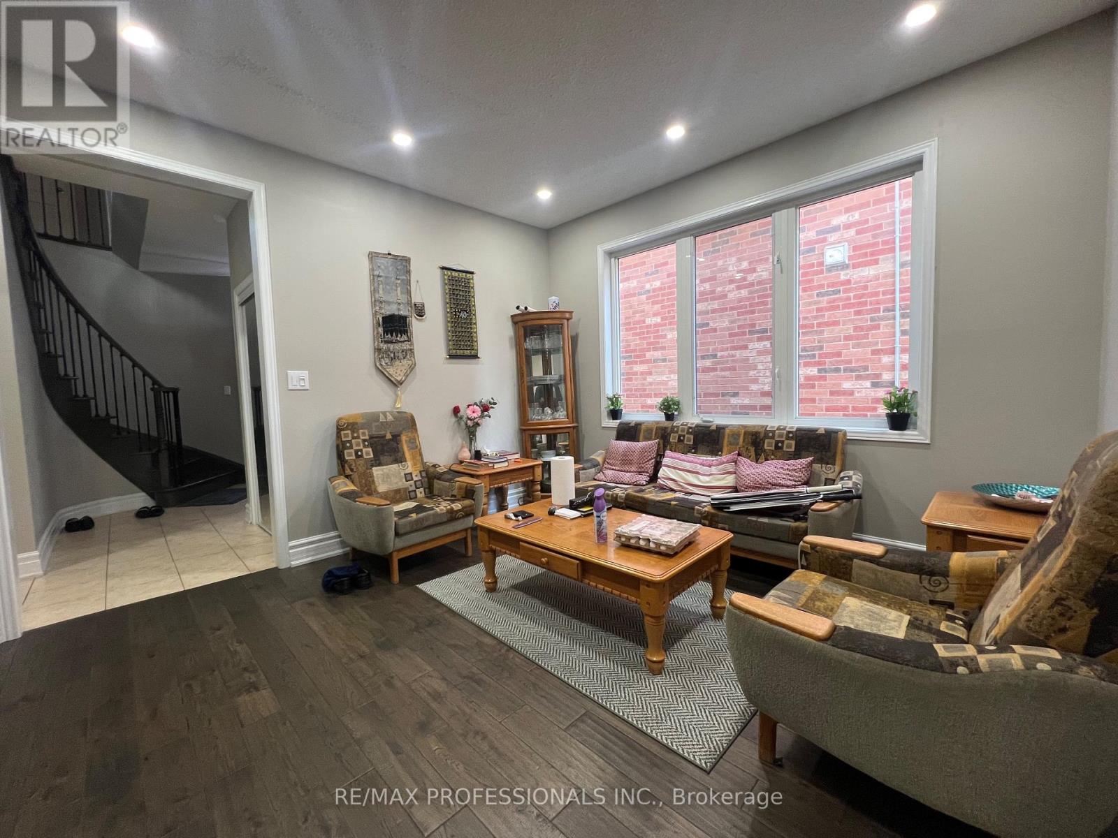 3895 Henrietta Way, Mississauga, Ontario  L5M 7Y4 - Photo 4 - W13093826