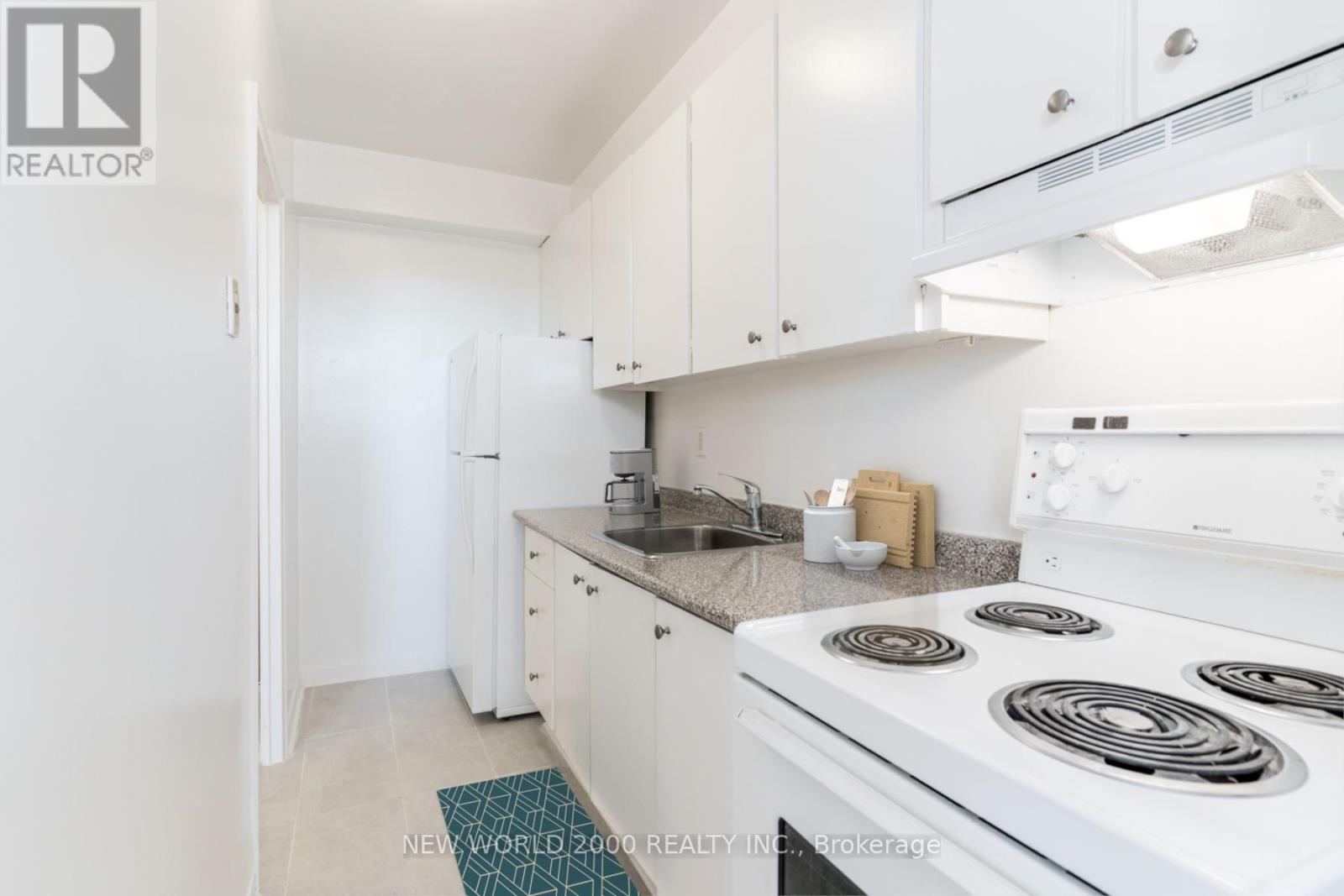 1003 - 485 Eglinton Avenue E, Toronto, Ontario  M4P 1N2 - Photo 3 - C13107062