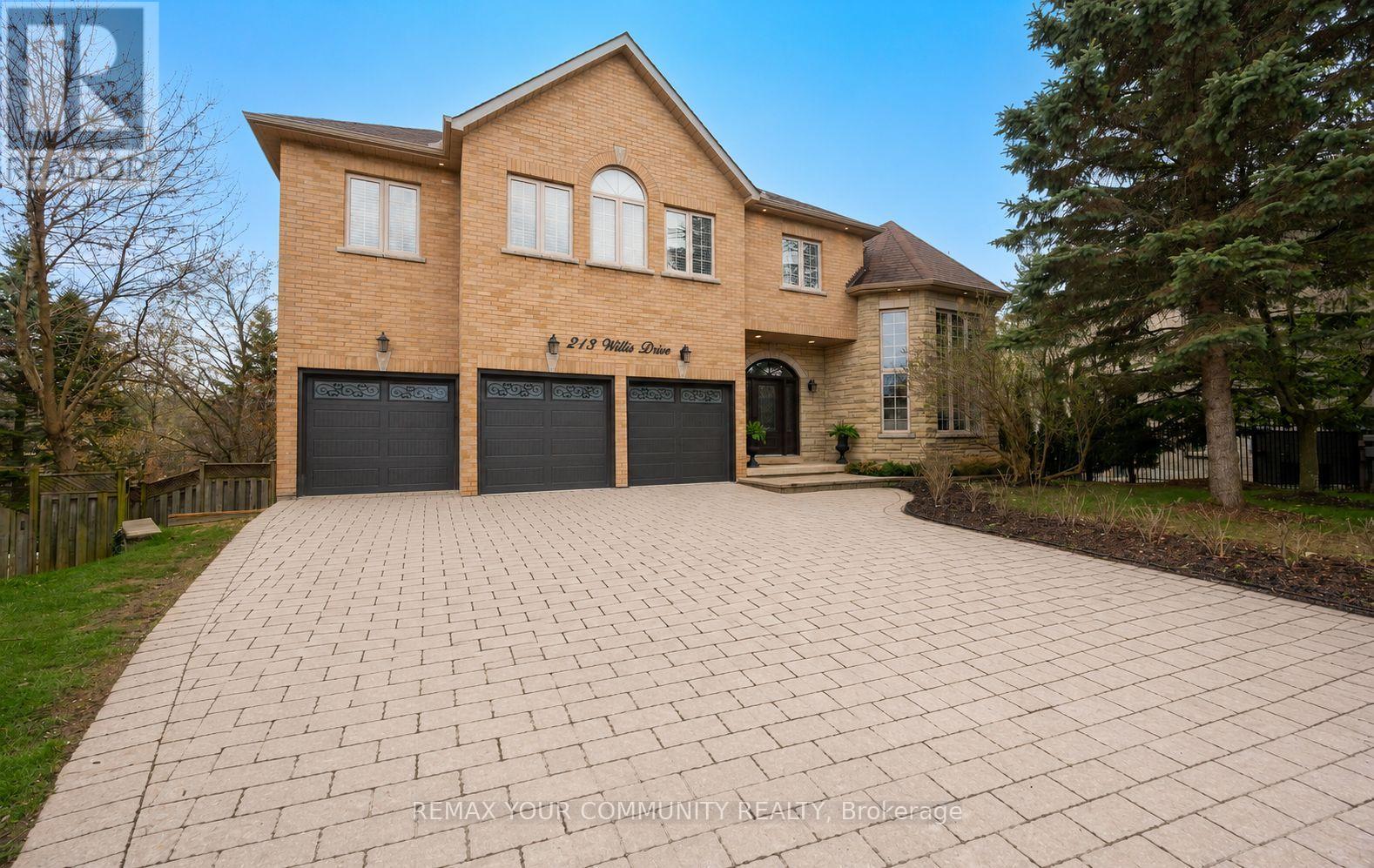 213 Willis Drive, Aurora, Ontario  L4G 7M2 - Photo 2 - N13098034