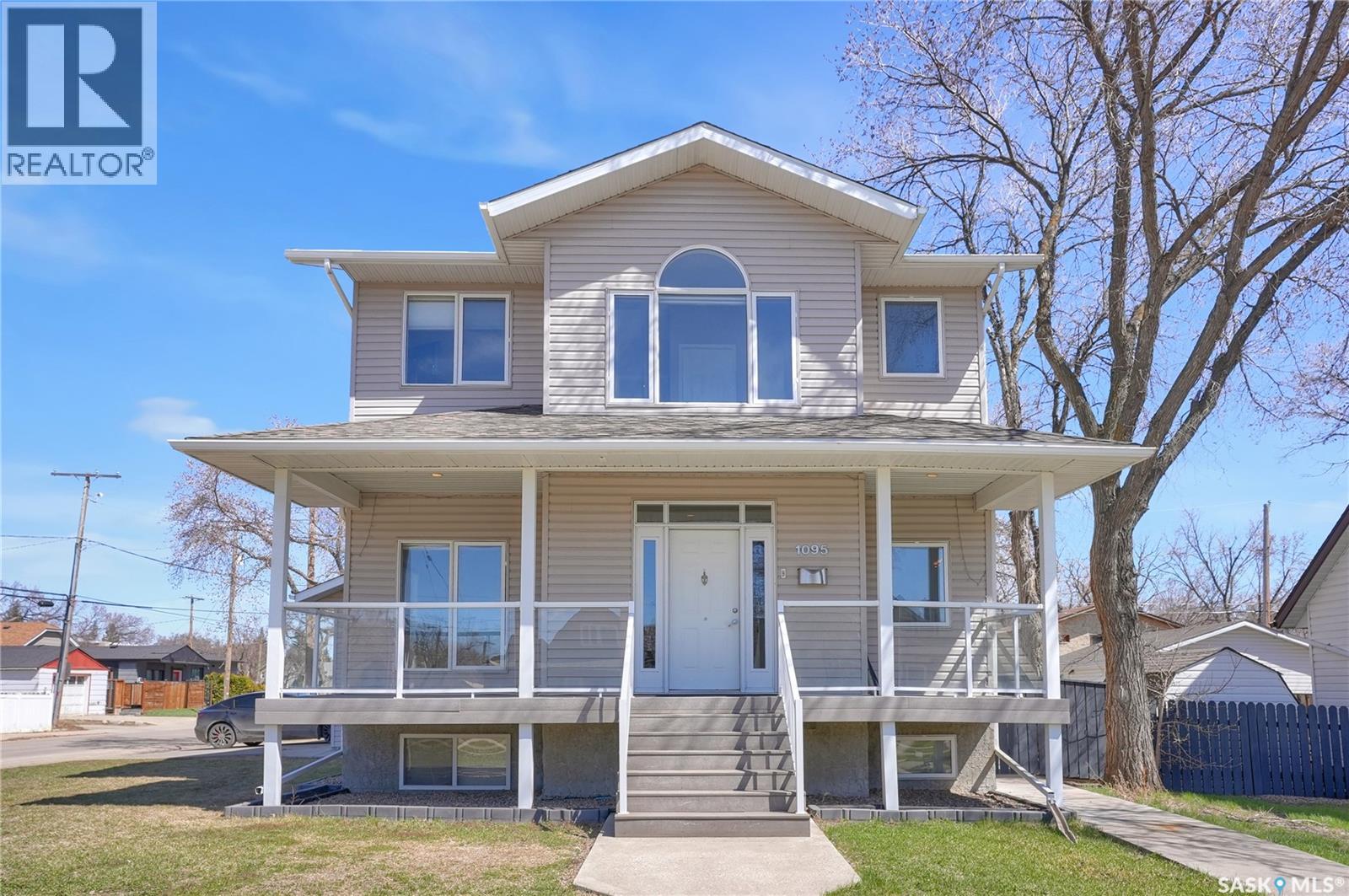 1095 6th Avenue Nw, Moose Jaw, Saskatchewan  S6H 4A5 - Photo 1 - SK035233