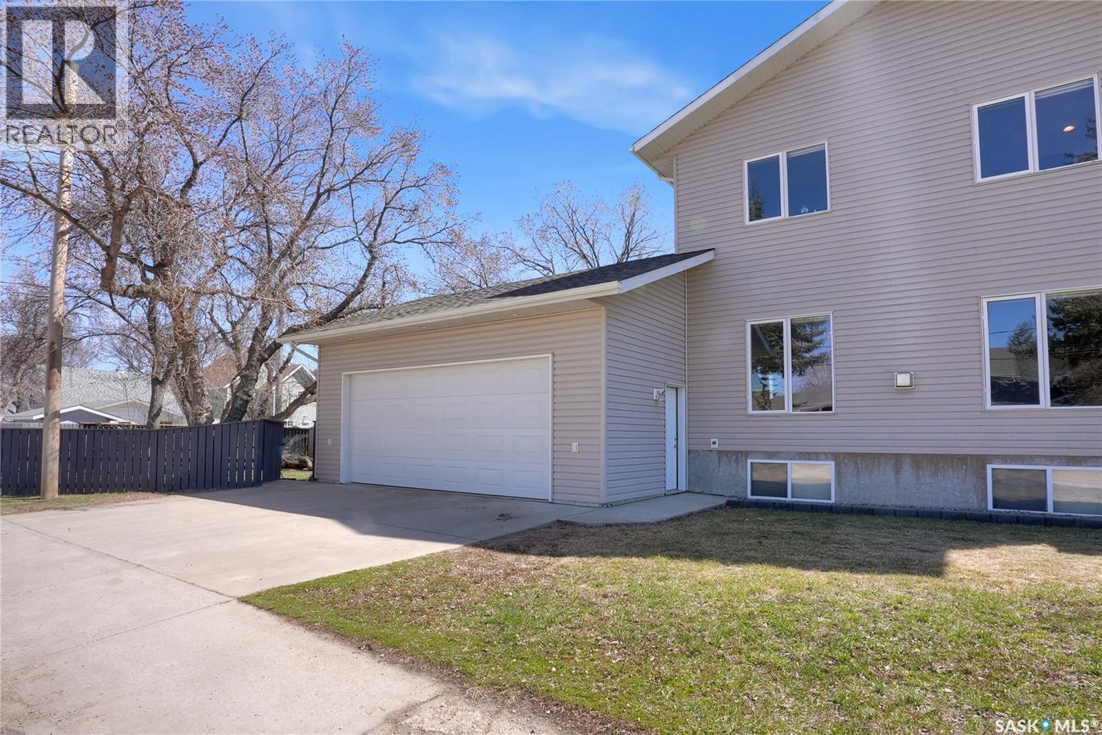 1095 6th Avenue Nw, Moose Jaw, Saskatchewan  S6H 4A5 - Photo 55 - SK035233