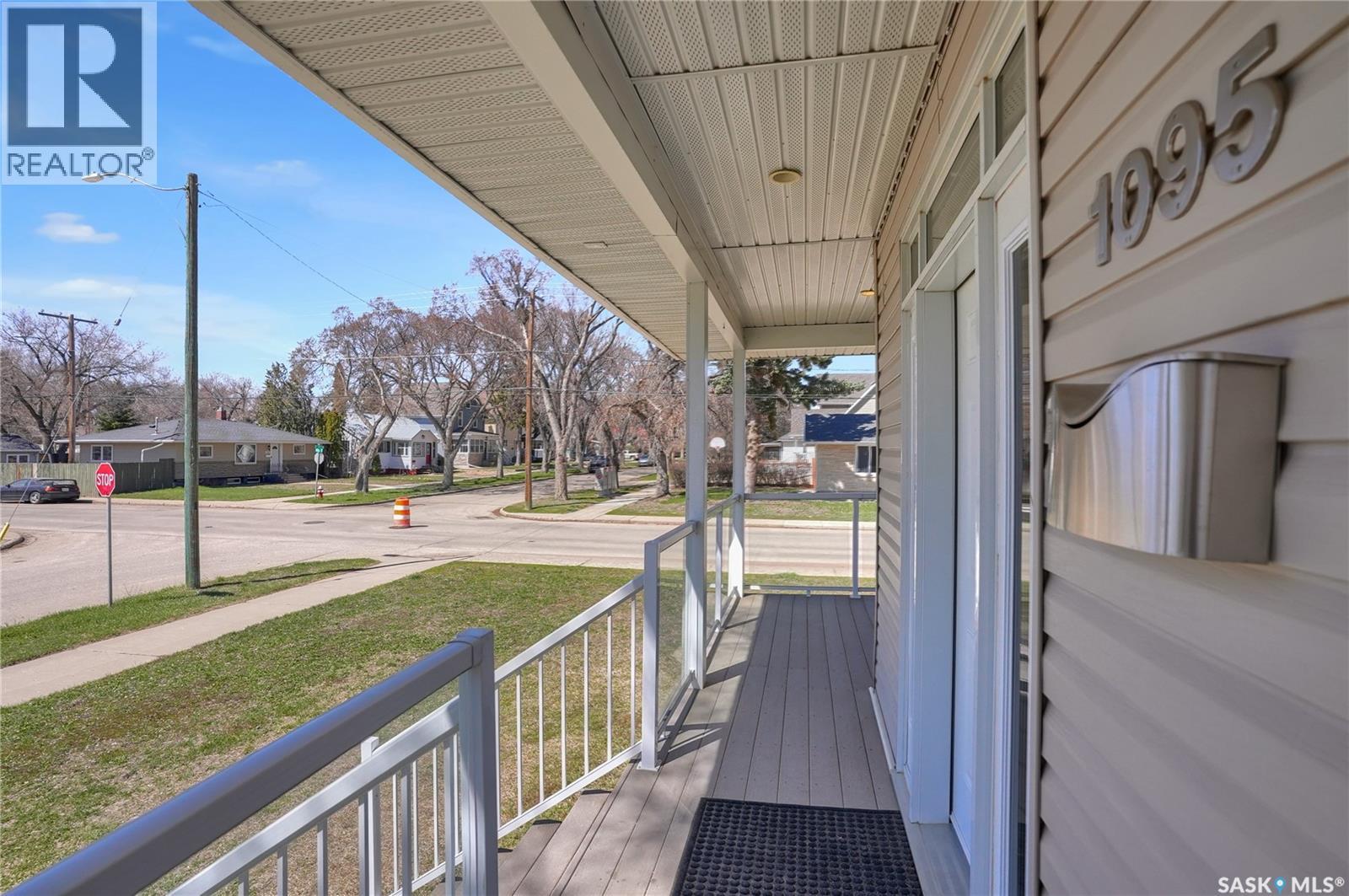 1095 6th Avenue Nw, Moose Jaw, Saskatchewan  S6H 4A5 - Photo 6 - SK035233