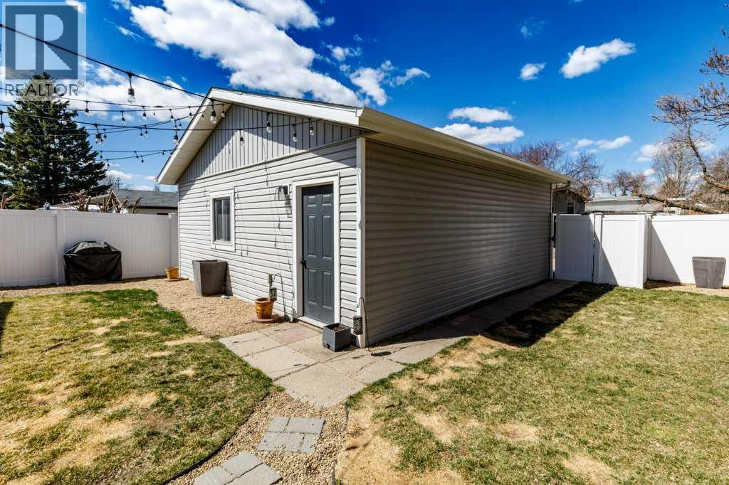 2 Scott Street, Red Deer, Alberta  T4N 0E4 - Photo 35 - A2308968