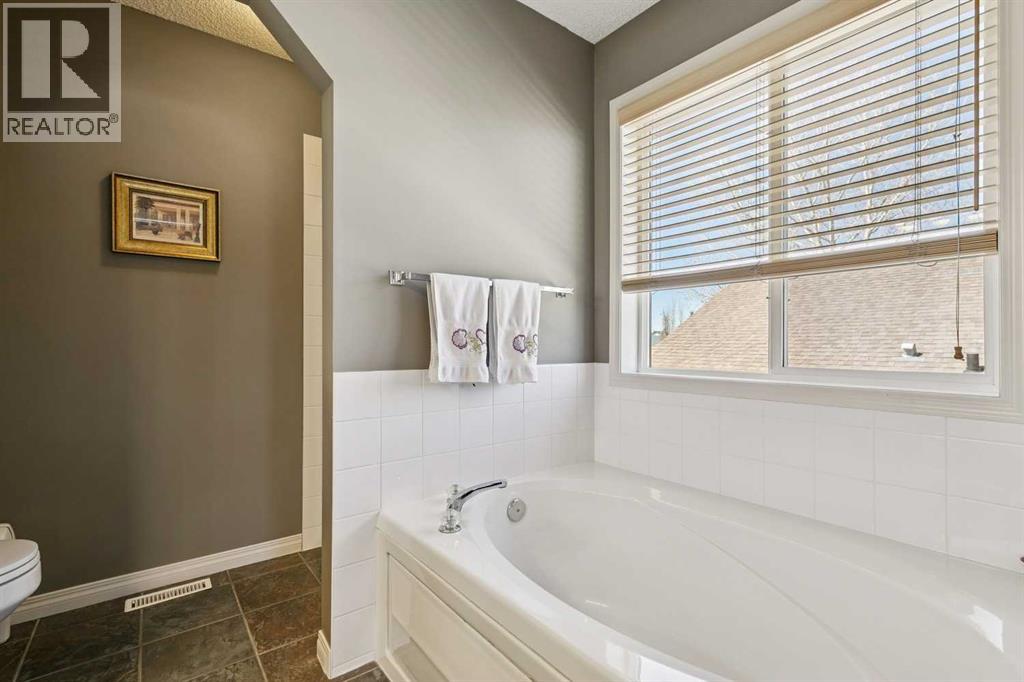 172 West Lakeview Circle, Chestermere, Alberta  T1X 1H7 - Photo 21 - A2304708