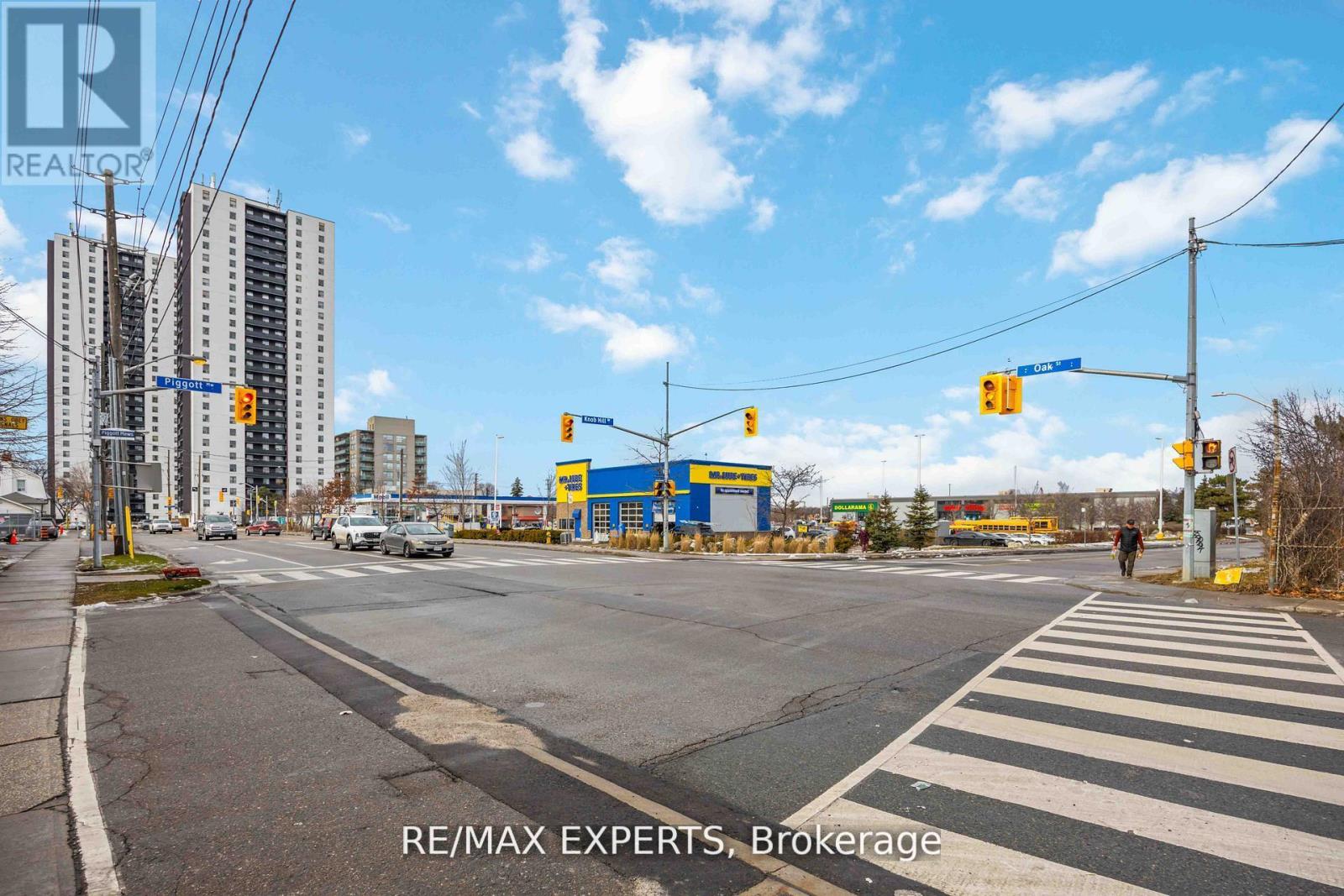 19b Oak Street, Toronto, Ontario  M9N 0A4 - Photo 3 - W13107034