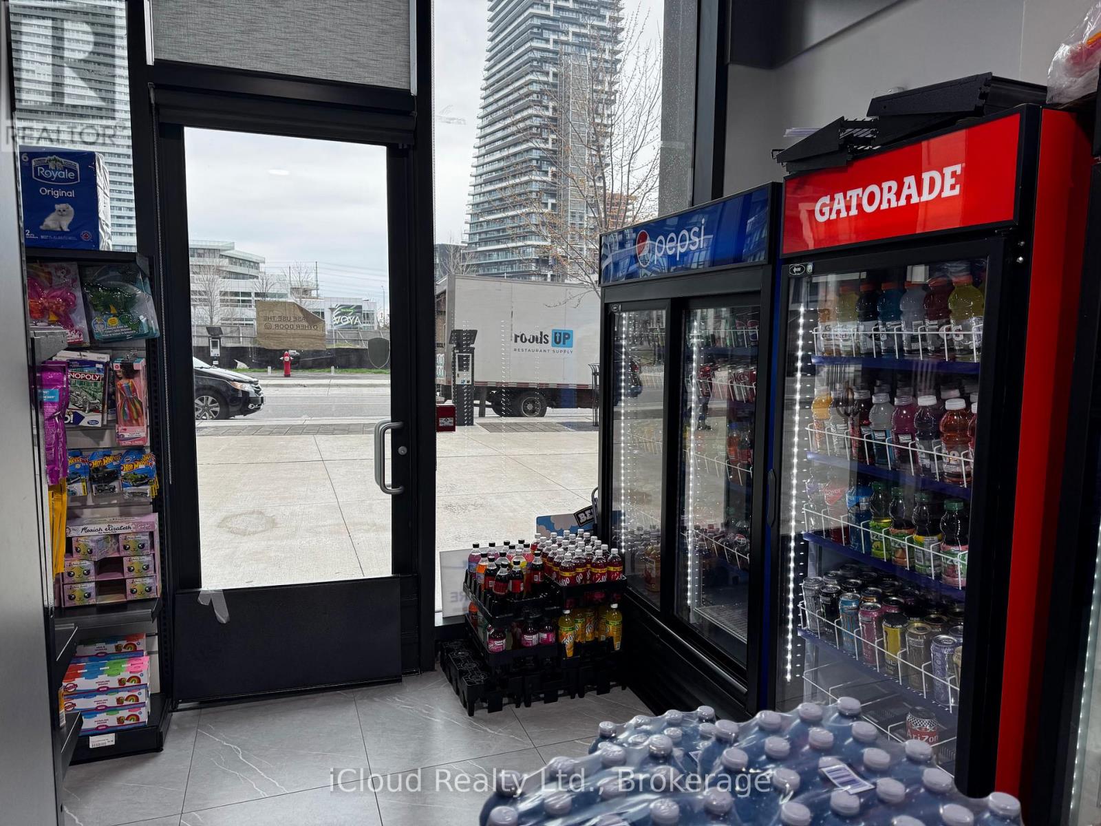 557 Curran Place, Mississauga, Ontario  L5B 0G9 - Photo 17 - W13107064