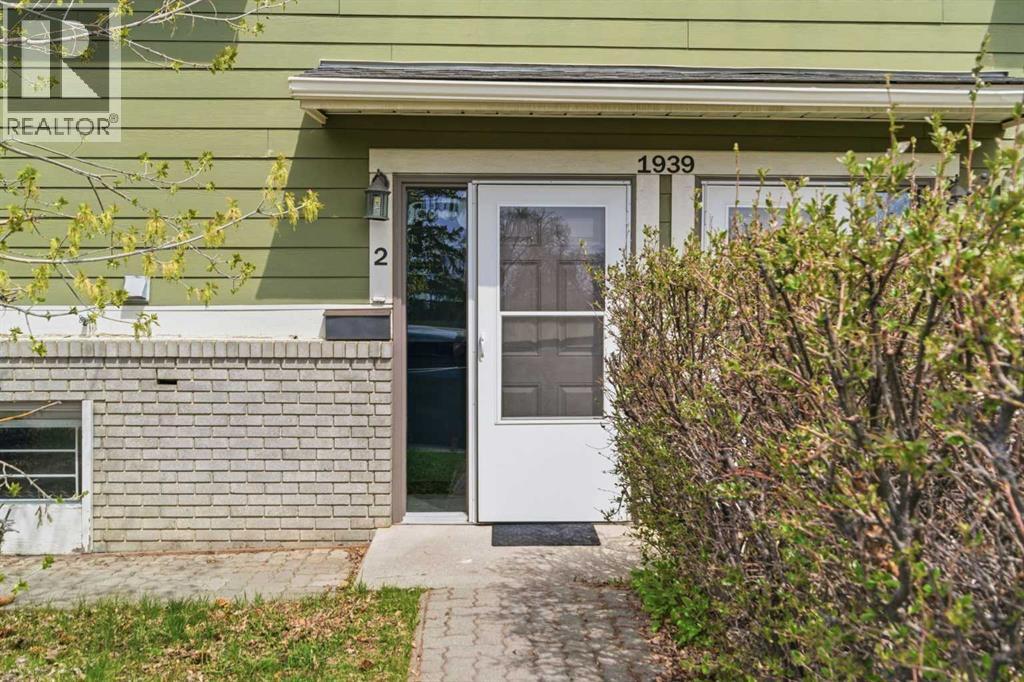 2, 1939 25a Street SW, Calgary, Alberta  T3E 1Y6 - Photo 3 - A2309280