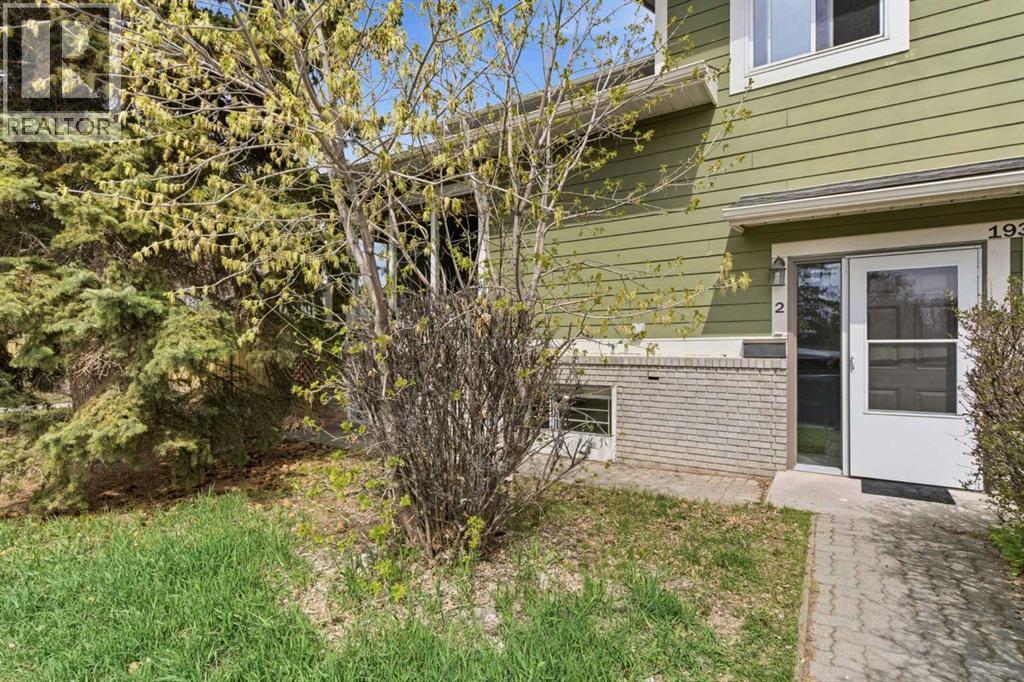 2, 1939 25a Street SW, Calgary, Alberta  T3E 1Y6 - Photo 2 - A2309280