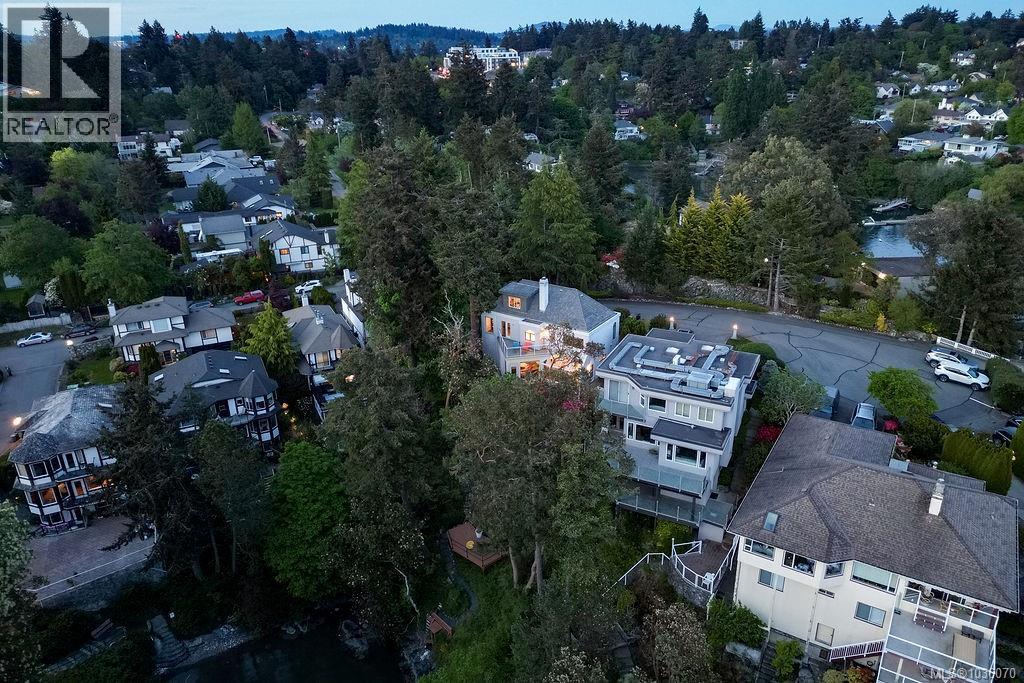 317 Bessborough Close, View Royal, British Columbia  V9B 3M3 - Photo 3 - 1036070