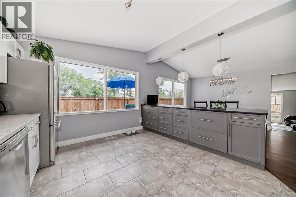 5519 Buckthorn Road NW, Calgary, Alberta  T2K 2Y6 - Photo 8 - A2300683